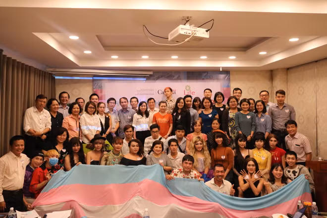 Rainbow flag movements make inroads in Vietnam ảnh 4