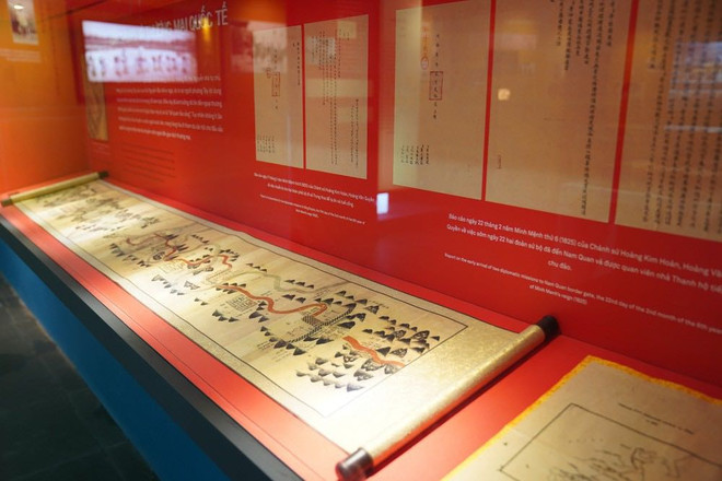 Nguyen Dynasty documents being displayed in Hanoi ảnh 1