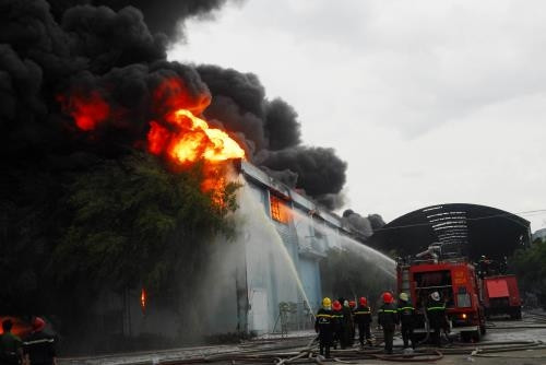 HCM City to buy new fire-fighting robots, boats ảnh 1