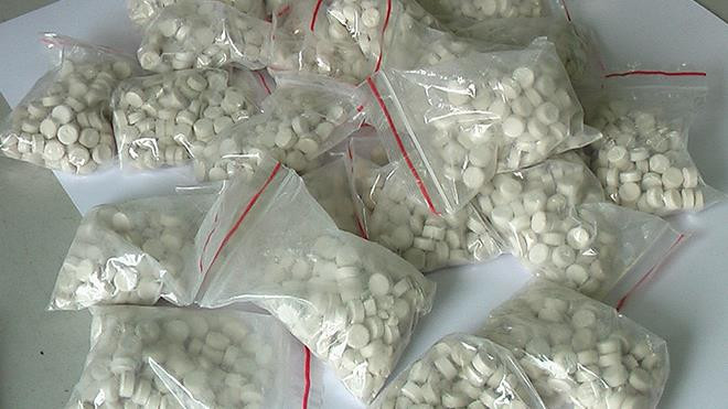 Quang Binh police seize 6,000 drug pills ảnh 1