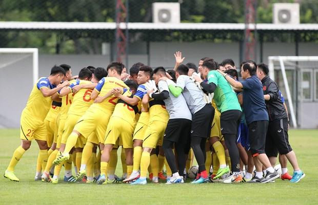PM shows support for players before World Cup qualifier in Thailand ảnh 1 PM shows support for players before World Cup qualifier in Thailand ảnh 1
