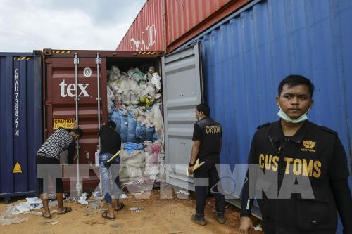 Indonesia sends back hundreds of shipping containers full of waste ảnh 1 Indonesia sends back hundreds of shipping containers full of waste ảnh 1