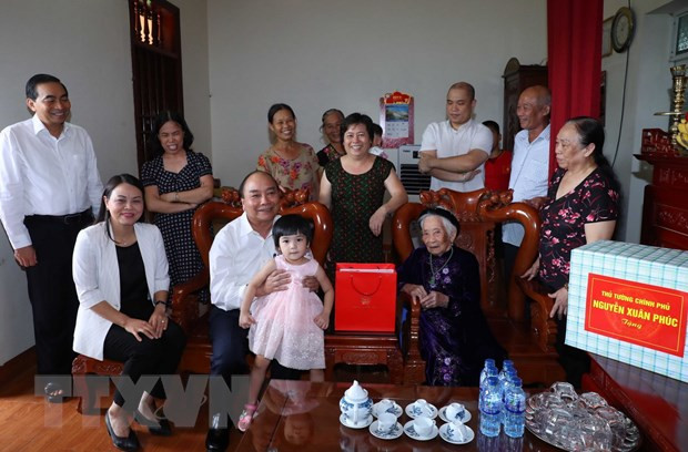 First-ever meeting to extend gratitude to Heroic Mothers ảnh 1 First-ever meeting to extend gratitude to Heroic Mothers ảnh 1