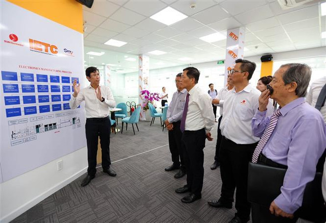 Saigon Hi-Tech Park partners with US firm to improve IC design capability ảnh 2