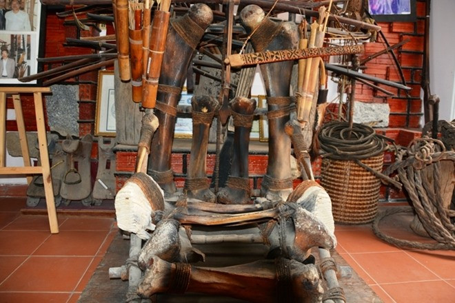 Retired police officer scours country for Tay Nguyen artefacts ảnh 1