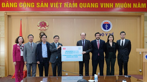 Health Ministry receives 500,000 AstraZeneca vaccine doses donated by Argentina ảnh 1 Health Ministry receives 500,000 AstraZeneca vaccine doses donated by Argentina ảnh 1