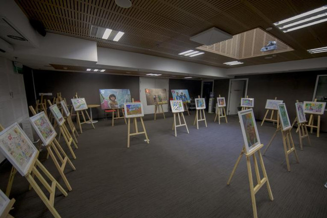 Photo exhibition on COVID-19 through eyes of disadvantaged children ảnh 1