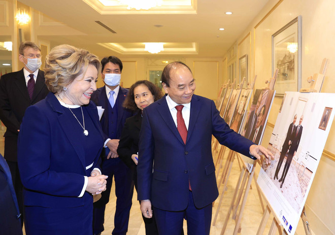 VNA, TASS hold photo exhibition on two-decade Vietnam-Russia strategic partnership ảnh 1