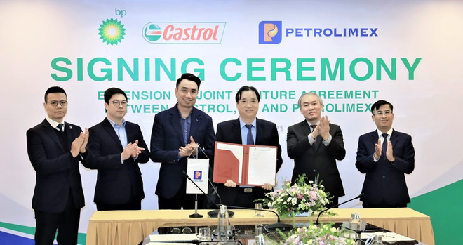 Castrol, BP renew joint-venture contract with Petrolimex ảnh 1