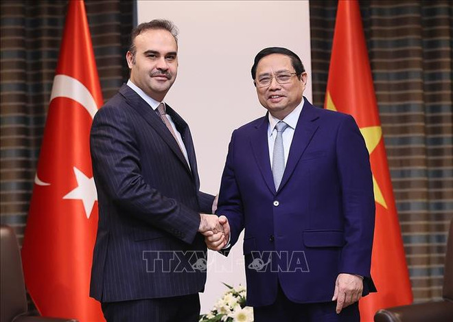 Prime Minister hosts Turkish finance, industry ministers ảnh 2