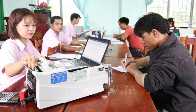Nearly 1.3 million poor, near-poor households provided with social policy bank loans ảnh 1