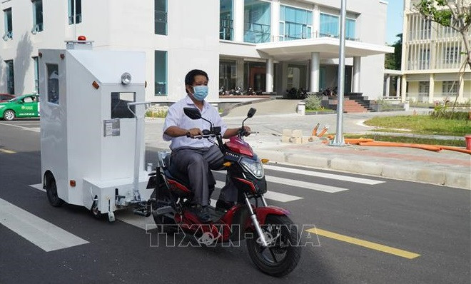 University students make a cabin to transport COVID-19 patients ảnh 2 University students make a cabin to transport COVID-19 patients ảnh 2