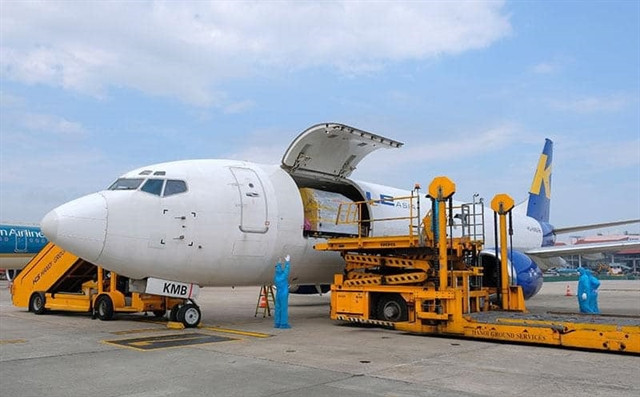 First Pfizer COVID-19 vaccine doses arrive in Vietnam ảnh 1 First Pfizer COVID-19 vaccine doses arrive in Vietnam ảnh 1