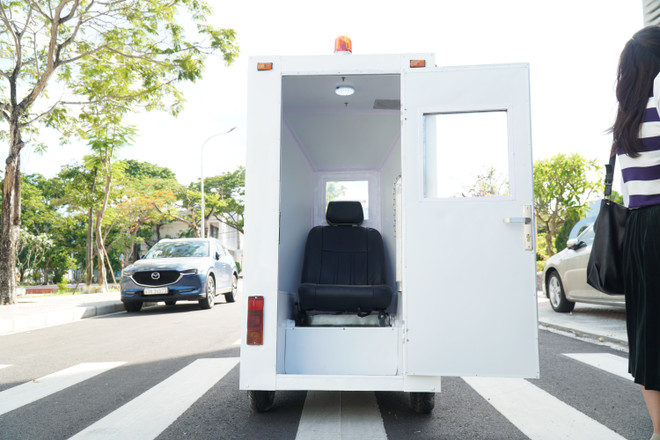 University students make a cabin to transport COVID-19 patients ảnh 1 University students make a cabin to transport COVID-19 patients ảnh 1