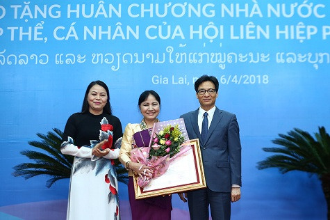 Vietnam, Laos honour women’s union activists ảnh 1 Vietnam, Laos honour women’s union activists ảnh 1