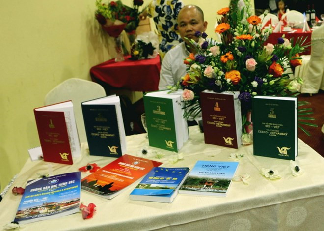 Fifth volume of Czech-Vietnamese encyclopedia released ảnh 1