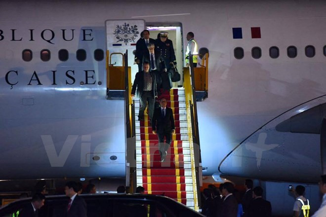 French President begins State visit to Vietnam ảnh 1 French President begins State visit to Vietnam ảnh 1