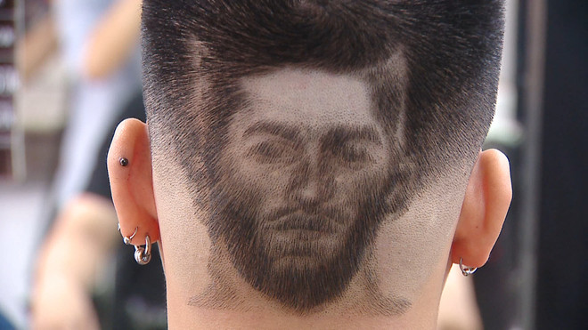 Fans enjoy World Cup with special haircuts ảnh 4
