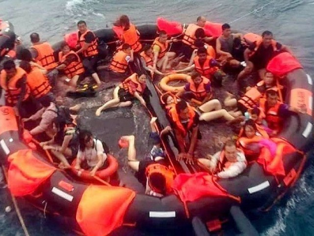 Thailand: More than 50 missing after boat capsizes off Phuket ảnh 1 Thailand: More than 50 missing after boat capsizes off Phuket ảnh 1