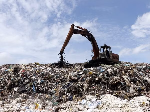 HCM City’s residents complain about waste treatment stench ảnh 1