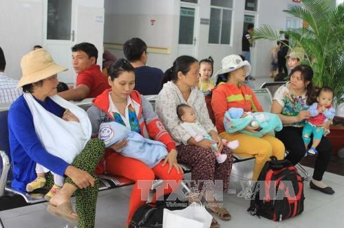 Hospitals urged to ensure quality after fees drop ảnh 1