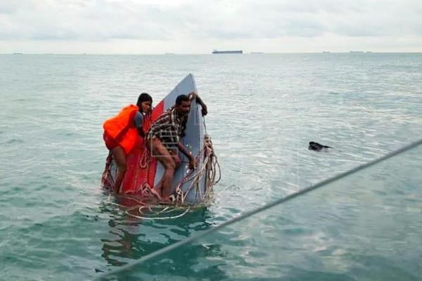 Boat carrying immigrants capsizes off Malaysia ảnh 1