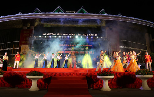 Muong minority group holds second Gong Festival ảnh 1