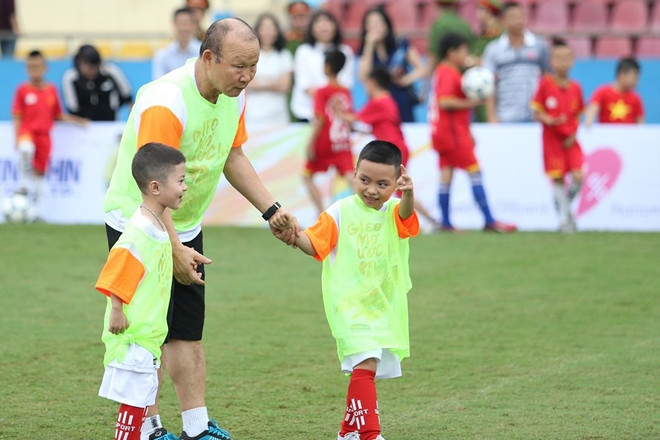 Football academy launched in Vietnam ảnh 2 Football academy launched in Vietnam ảnh 2