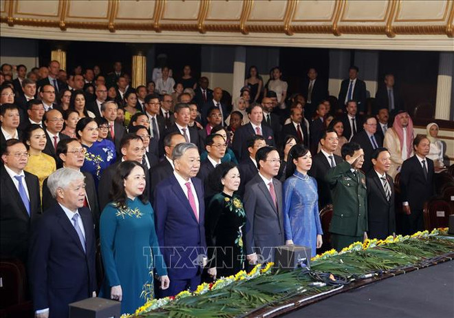 Vietnam makes confident strides on path of national independence, socialism: President ảnh 1
