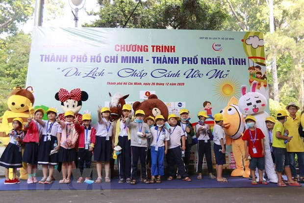 HCM City offers free tours to disadvantaged children, adults ảnh 1 HCM City offers free tours to disadvantaged children, adults ảnh 1