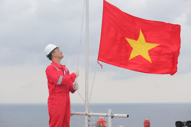 Biendong POC’s flag-salute ceremonies set Guinness Vietnam record ảnh 1 Biendong POC’s flag-salute ceremonies set Guinness Vietnam record ảnh 1