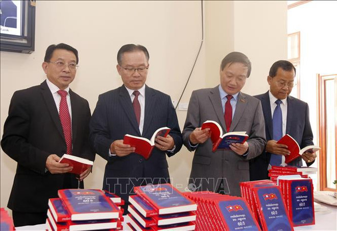 Book on 60 years of Vietnam-Laos relations published ảnh 1 Book on 60 years of Vietnam-Laos relations published ảnh 1