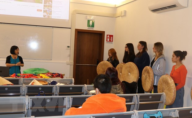 Vietnamese folk songs performed in Italian university ảnh 1 Vietnamese folk songs performed in Italian university ảnh 1