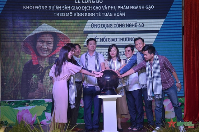 Vietnam's first trading floor on rice and rice by-products launched ảnh 1