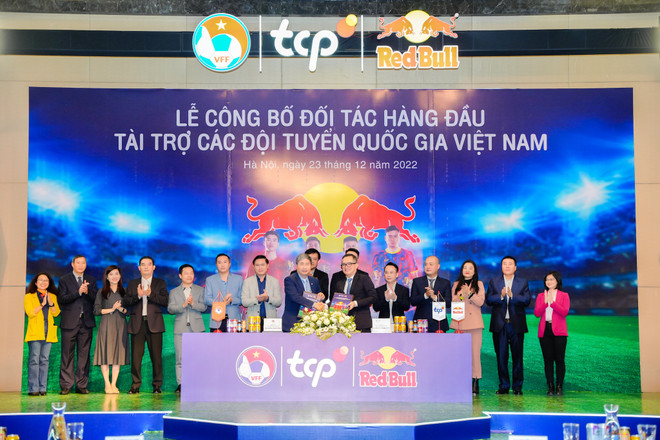 TCP Vietnam Company top sponsor for Vietnam’s national football teams ảnh 1