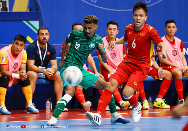 Vietnam defeat Saudi Arabia, top Group D at AFC Futsal Asian Cup ảnh 1