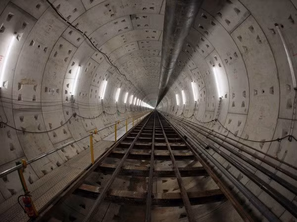 Spain helps HCM City build metro line ảnh 1