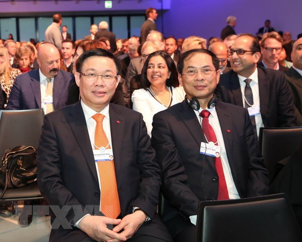 Deputy PM Vuong Dinh Hue concludes activities in WEF Meeting ảnh 1 Deputy PM Vuong Dinh Hue concludes activities in WEF Meeting ảnh 1