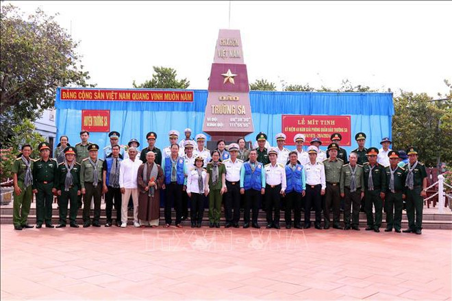 HCM City delegation visits Truong Sa island district, DK1 platform ảnh 1 HCM City delegation visits Truong Sa island district, DK1 platform ảnh 1