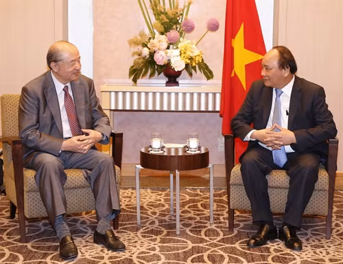 Prime Minister meets Mitsubishi leader in Japan ảnh 1