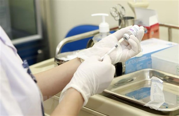 Vietnam records first death from adverse reaction to AstraZeneca COVID-19 vaccine ảnh 1