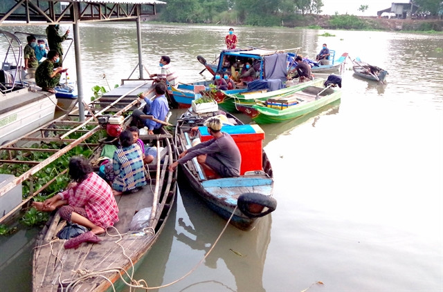 Border provinces step up efforts to stop spread of COVID-19 ảnh 1