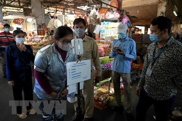 COVID-19 continues spreading in Cambodia, reducing in Laos ảnh 1