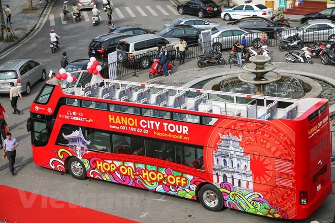 Double-decker city tour gains tourists’ favour ảnh 1 Double-decker city tour gains tourists’ favour ảnh 1