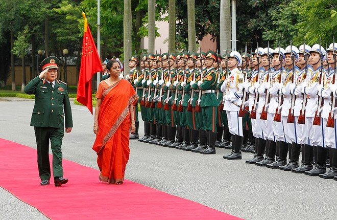 Vietnamese, Indian defence ministers hold talks ảnh 1