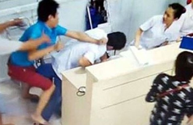 Experts: Violence against medical staff should be prevented ảnh 1