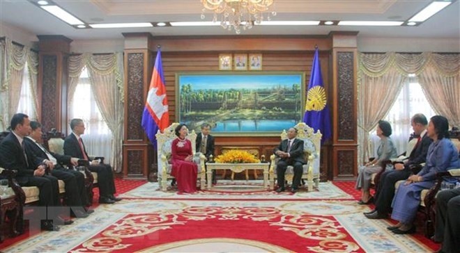 Party official vows to foster traditional friendship with Cambodia ảnh 1