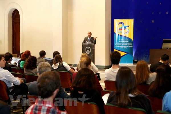 Vietnamese nation, people, economic potential introduced in Uruguay ảnh 1