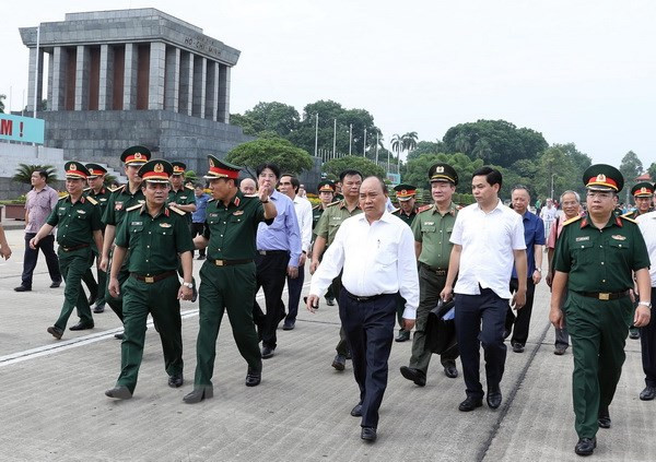 PM inspects maintenance of President Ho Chi Minh Mausoleum ảnh 1