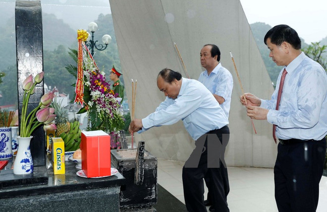 PM commemorates fallen soldiers in Son La ảnh 1 PM commemorates fallen soldiers in Son La ảnh 1